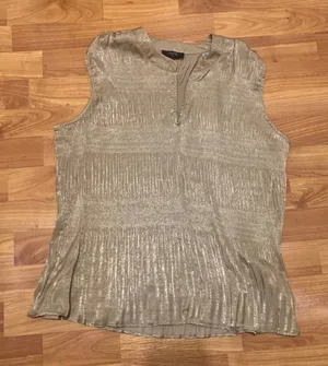 Tahari Tan Plissé Pleated Sleeveless‎ Blouse New With Tags in size M thumbnail 1