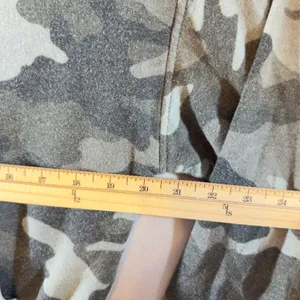 560 | Aero‎ Camo Cropped Zip Hoodie Womens Medium Grey Fleece Y2K Athleisure thumbnail 3