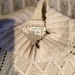 American Eagle Womens‎ Oatmeal Cream Diamond Cable Knit Mock Neck Sweater Small thumbnail 3