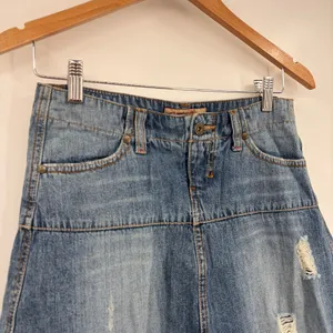 Y2K Paris Blues Distressed Denim Mini Skirt Sz 3 Grunge Indie Sleaze Festival thumbnail 3