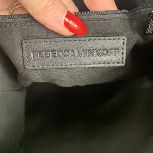 Rebecca Minkoff Reagan Taupe Pebbled Leather Crossbody Hobo Bag Silver Hardware thumbnail 9