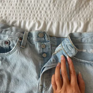 Levi’s Light Wash 501 Shorts thumbnail 3