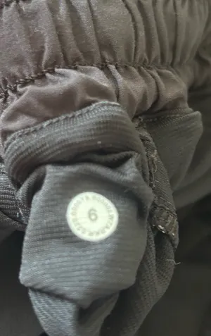 Lululemon Hotty Hot Shorts 2.5" thumbnail 3