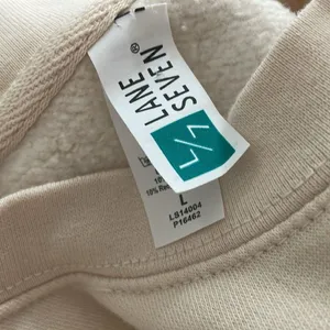 Super Cute Oversized Cream Colored Maui Hawaii Crewneck Sweatshirt thumbnail 6