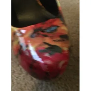 Steve Madden Women's Patent Faux Leather Colorful Floral Heels Pumps Size 9 thumbnail 2