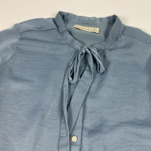 Abercrombie & Fitch Blouse‎ Womens Medium Blue Tie Neck Button Long Sleeve Shirt thumbnail 3
