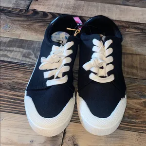 Roxy black and white canvas shoe size 8 thumbnail 2