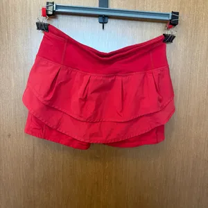 Lululemon Run Speed Squad Skirt Shorts Red Zipper pocket Sz 4. Preloved. thumbnail 2