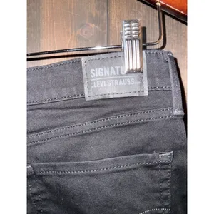 Signature Levi Strauss Jeans Women's 10 Short Black‎ Mid-Rise Skinny 30x28 thumbnail 4