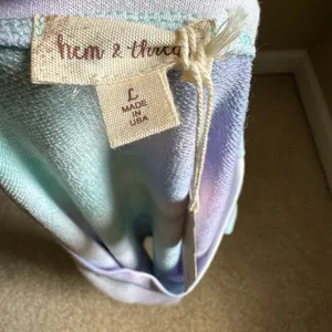 Hem & Thread NWT Lightweight Tie Dye Short Sleeve Sweatshirt thumbnail 2