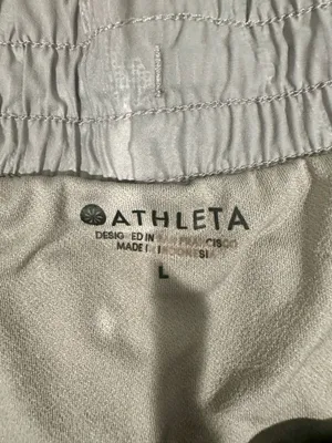 Athleta Gray Floral Dolphin Hem Running Shorts Women’s Large thumbnail 5