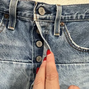 Levis Size 27 501 150 Pieced Shorts Original High Rise Denim Distressed Blue thumbnail 8