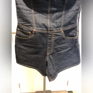 Abercrombie and Fitch Dark Wash Strapless Denim Romper Size M Tall thumbnail 5