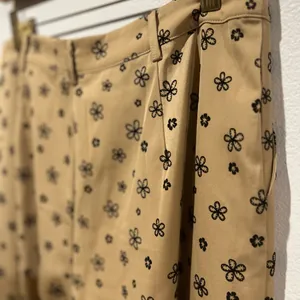 Le lis Floral Print Tan Pants thumbnail 9