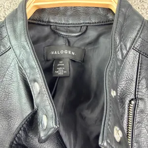 Halogen Moto Jacket Women XS Petite Black Faux Leather Biker Edgy Quilted Sleeve thumbnail 4