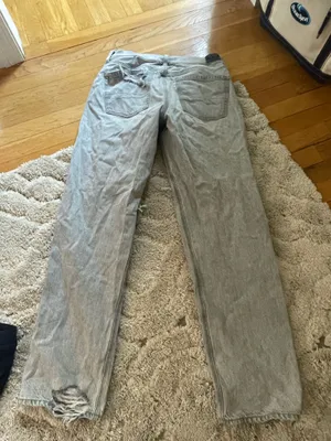 American Eagle Mom Jeans Distressed thumbnail 3