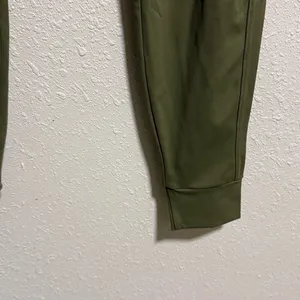 Halara Olive Green High‎ Waisted Drawstring Joggers Petite Small Tapered Pants thumbnail 5