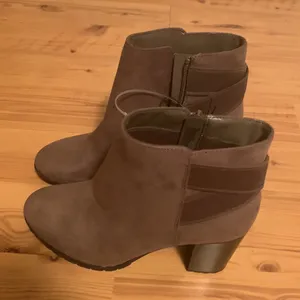 A New Day NWT Women Ankle Boot - Taupe thumbnail 2