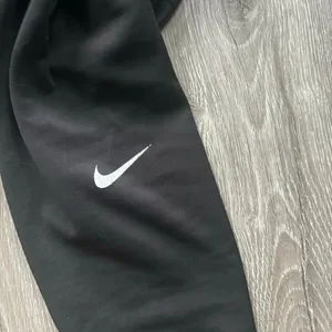 Nike Women's Black and White Leggings thumbnail 4