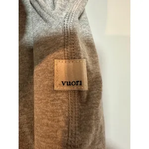 Vuori Performance Joggers Heather Grey Tapered Sweatpants Womens SZ M Soft Fall thumbnail 3