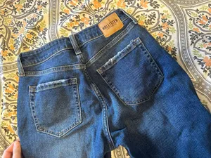 Hollister Curvy High Rise Mom Jeans thumbnail 3