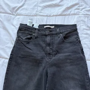 Levis Black Womens Size W30 L27 High Waisted Mom Jeans Gothic Grunge Vampire‎ thumbnail 2