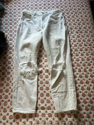 EUC Abercrombie & Fitch Mom High Rise White Jeans size 30/10 thumbnail 3