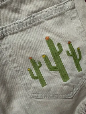 Denim Shorts with Cactus Embroidery White Size 26 thumbnail 5