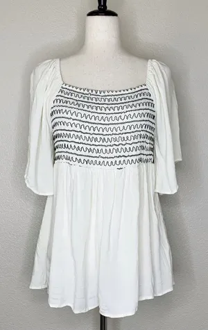 Doe & Rae Women’s Size Large Boho Embroidered Smocked Top, Sz Large thumbnail 1
