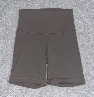 TNA Bike Shorts Aritzia High-Rise thumbnail 1