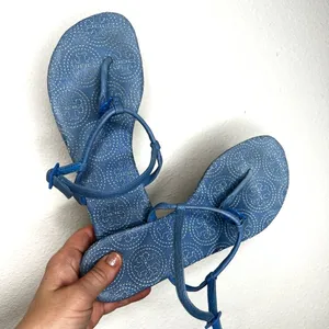 TORY BURCH Sandals Emmy Stitched Logo Leather Flat Thong Blue Ocean Breeze thumbnail 2