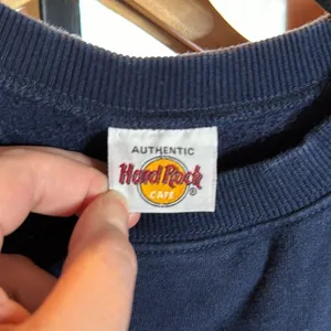 Hard Rock Cafe Philadelphia Embroidered Navy Blue Sweatshirt Size Medium thumbnail 5