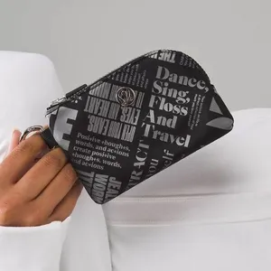 Lululemon Clippable Card Pouch Manifesto Print black / gray thumbnail 2