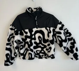 Fleece quarter button up jacket🖤🤍 thumbnail 2