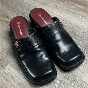 BareTraps Black Leather “Coupe” Slip-On Shoes Size 7.5 Medium thumbnail 2