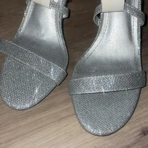 Dream Paris New sparkle silver heels size 9 thumbnail 5