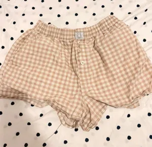 High-Waist Beige Gingham Women’s Shorts with Elastic Waist thumbnail 1