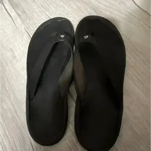 Olukai Flip Flops Sandals Slippers Black Size‎ 40 $90 Size 10 thumbnail 2