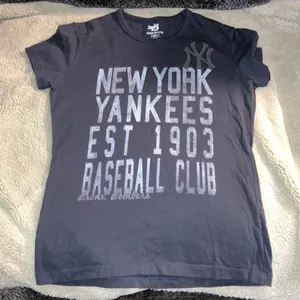 🎉4 for $20 Banner Supply Co Yankees Tee, Small Blue thumbnail 1