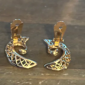 Vintage swirly filigree crescent clip on earrings thumbnail 4