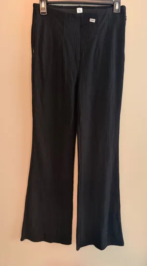 Halara M Black Ribbed flaredWide-Leg Pants Size M thumbnail 1