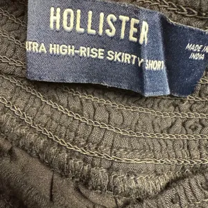 Hollister Black Smocked Ultra High Rise Skirty Shorts Size S‎ thumbnail 3