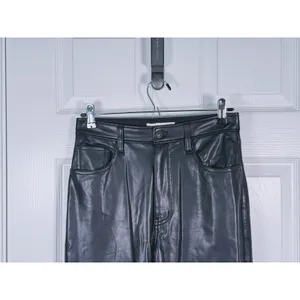 Abercrombie & Fitch Curve Love 90s Straight Faux Leather Pants Size 27 (4) Black thumbnail 5