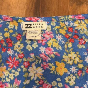 Floral billabong crop‎ top women’s size small NWT thumbnail 5
