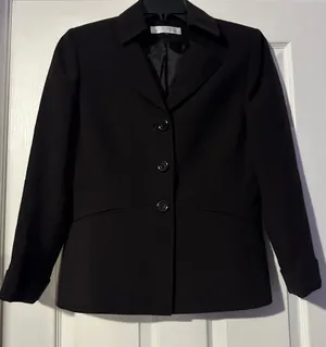 Tahari Arthur S. Levine Classic Blazer Single Breasted blazer is a size 10. thumbnail 1