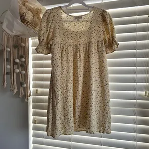 Majorelle Cream Ditsy Floral Smocked Mini babydoll Dress Small Cottagecore thumbnail 2