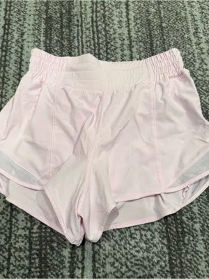 Lululemon Hotty Hot High-Rise Lined Short 2.5" Strawberry Milkshake size 4 thumbnail 2
