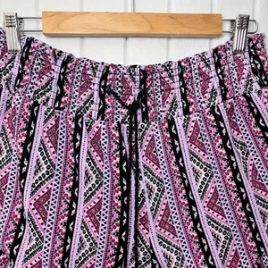 No Boundaries High Waist Patterned Shorts‎ - Pink and Black Ruffle hem Size L thumbnail 3