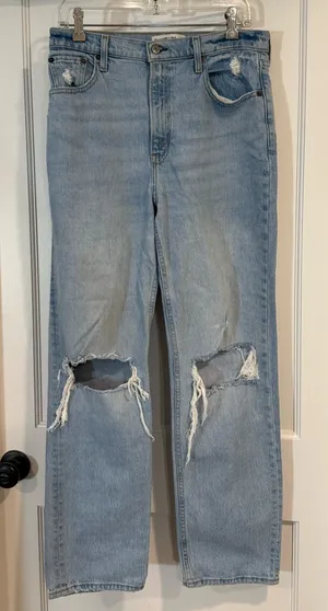 Abercrombie The ‘90s Straight Uktra High Rise Ripped Knee Jean thumbnail 1