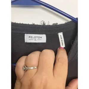 Peloton Sweatshirt Womens XL Black Excellent Distressed Rose Gold Logo Cropped thumbnail 3